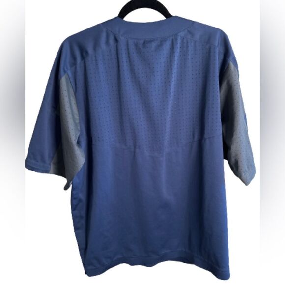 Nike Storm Fit Baseball Shirt Vented, 2 zip pockets provide secure items. Size L - Picture 2 of 5